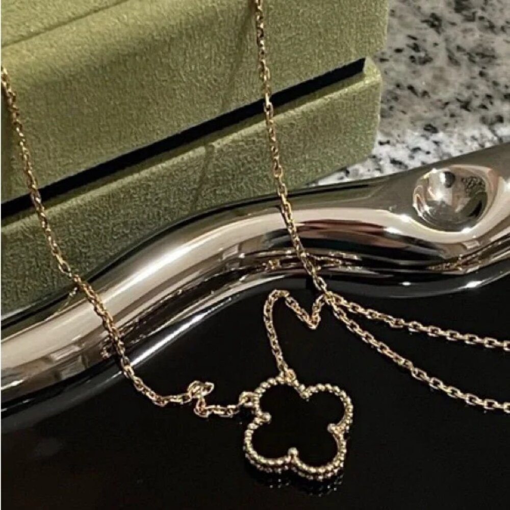 Van Cleef & Arpels black necklace classic model